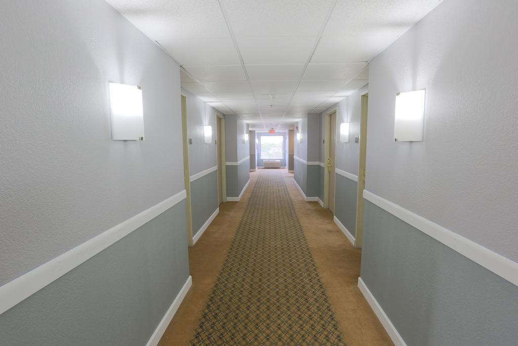 Days Inn by Wyndham Calumet Park Bagian luar foto