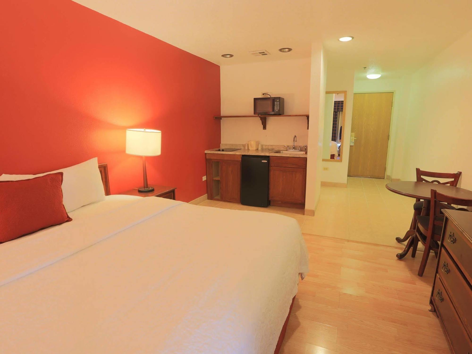 Days Inn by Wyndham Calumet Park Bagian luar foto
