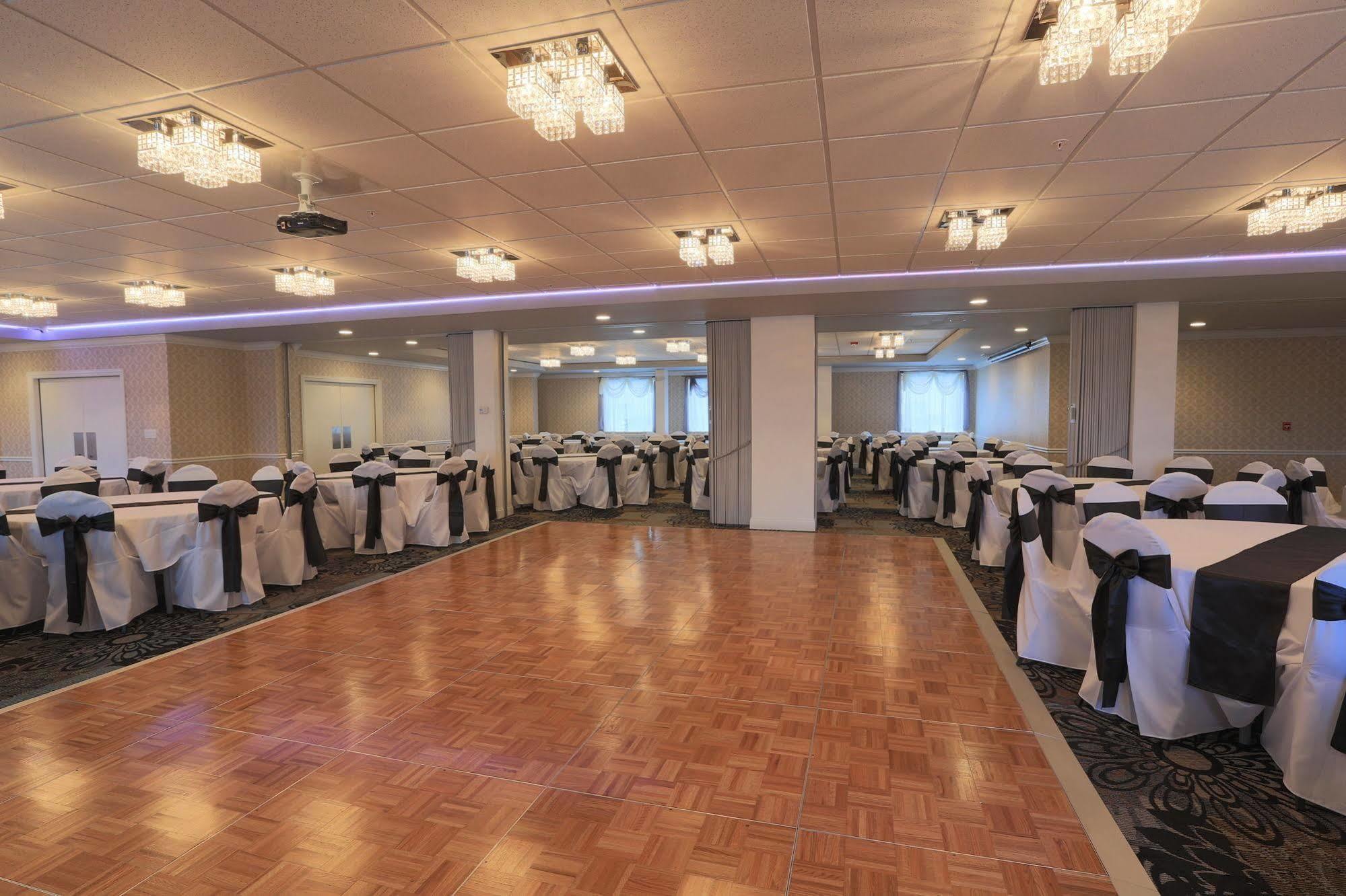 Days Inn by Wyndham Calumet Park Bagian luar foto